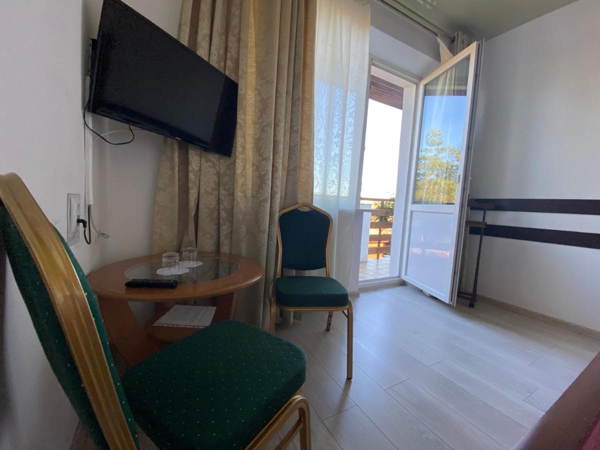 Olena Resort Bryukhovychi Bagian luar foto