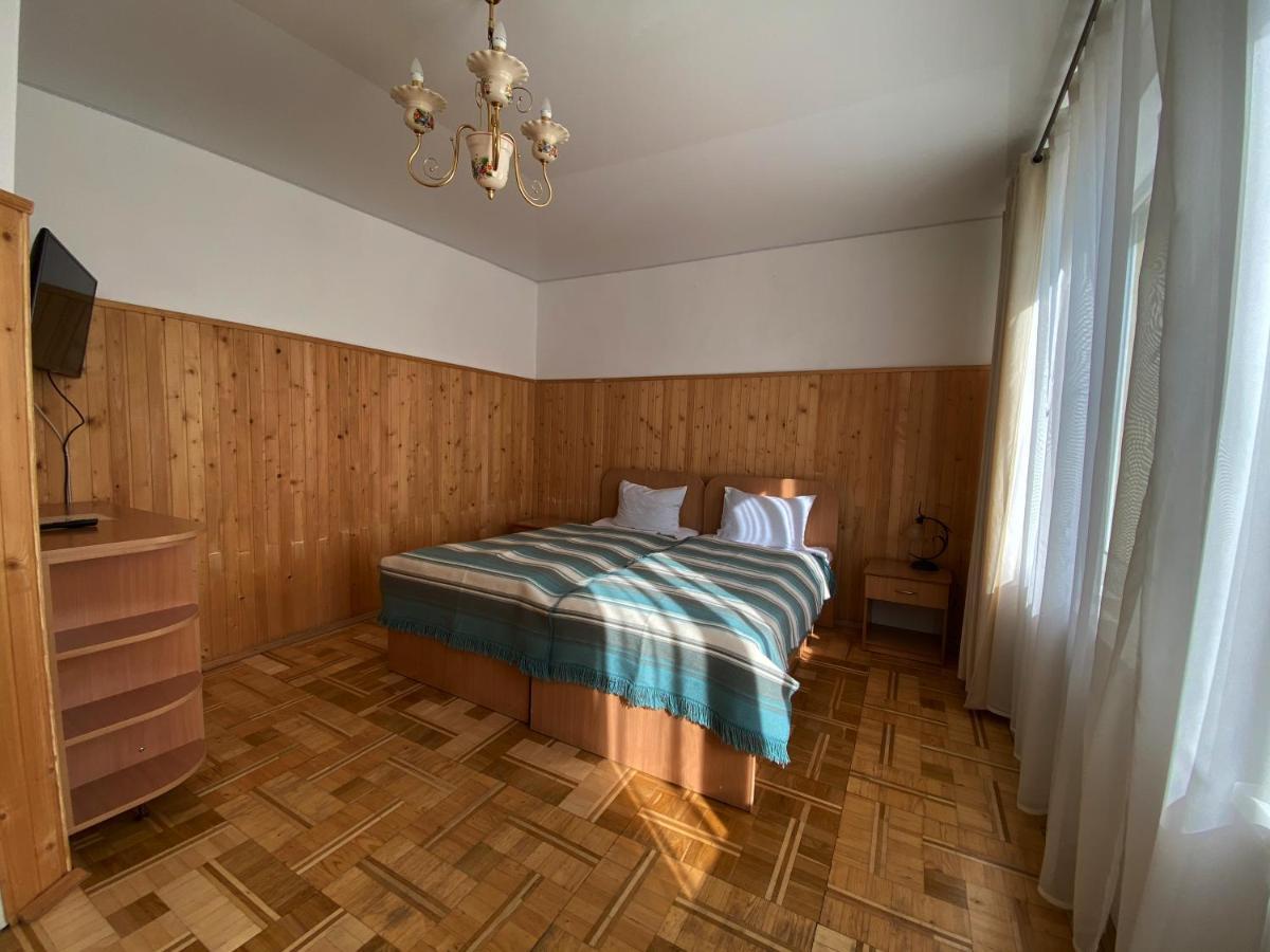Olena Resort Bryukhovychi Bagian luar foto